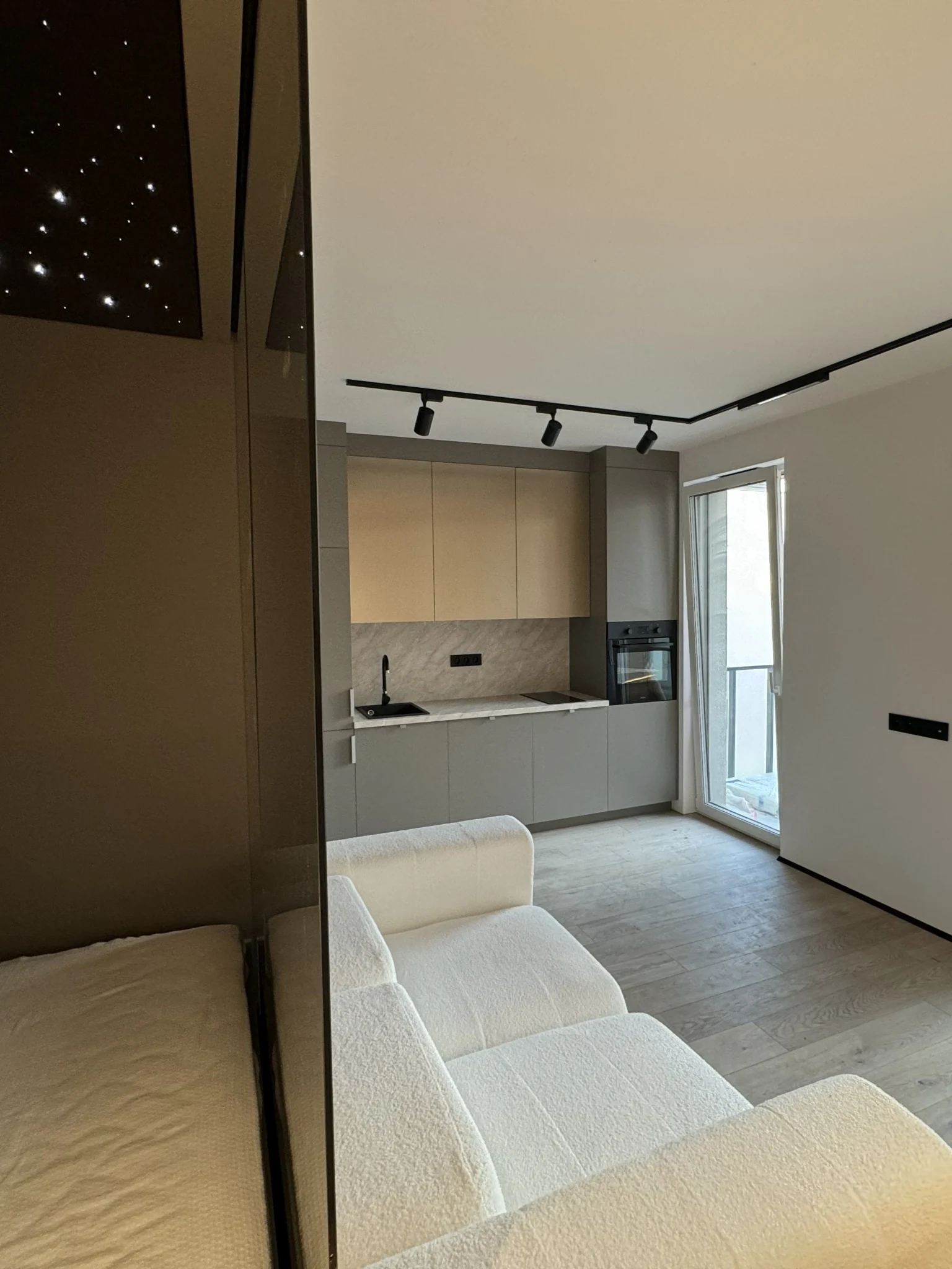 Projekt wnętrza mieszkania cena - małe mieszkanie Golden Room Projekt wnętrza mieszkania cena dla małego mieszkania wymagającego dokładnej analizy Golden Room